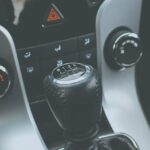 découvrez tout ce que vous devez savoir sur les transmissions manuelles : leur fonctionnement, les avantages par rapport aux automatiques, et des conseils pour maîtriser votre conduite. idéal pour les passionnés de mécanique et les conducteurs souhaitant optimiser leur expérience de conduite.