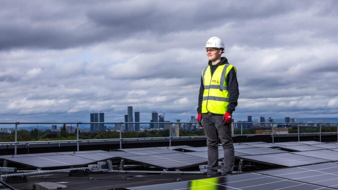 découvrez les avantages de la recharge solaire : une solution écologique et économique pour alimenter vos appareils tout en préservant l'environnement. explorez les technologies de charge solaire et transformez l'énergie du soleil en électricité.