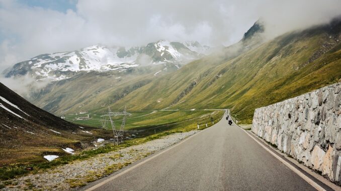 découvrez l'aventure ultime avec nos idées de road trips : paysages à couper le souffle, destinations incontournables et conseils pratiques pour un voyage inoubliable sur les routes. préparez-vous à explorer de nouveaux horizons !