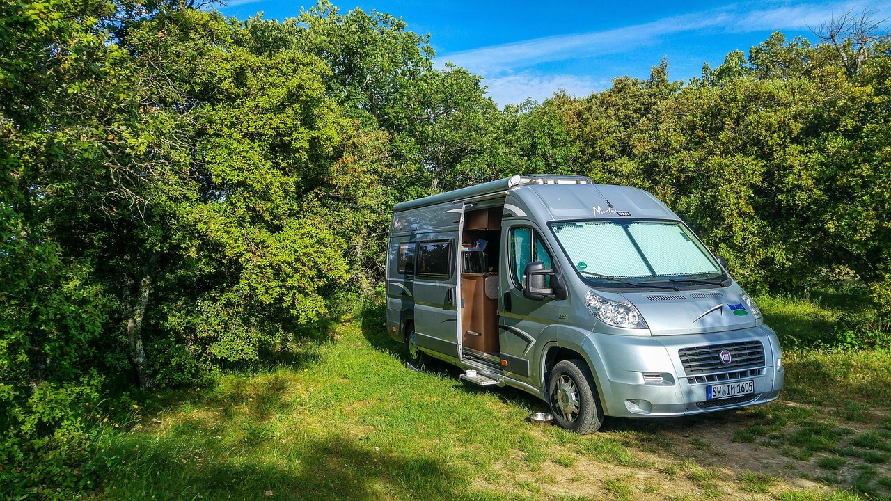 découvrez la vanlife : conseils, astuces et inspirations pour voyager en liberté en van aménagé. vivez l'aventure, explorez de nouveaux horizons et adoptez un style de vie nomade en toute simplicité !