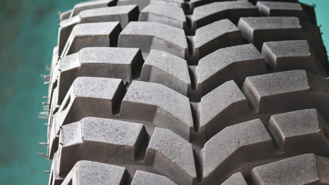 all-season tires découvrez les pneus toutes saisons : une solution polyvalente offrant sécurité et performance sur routes sèches, mouillées ou légèrement enneigées. adaptez votre conduite à chaque climat sans changer de pneus !