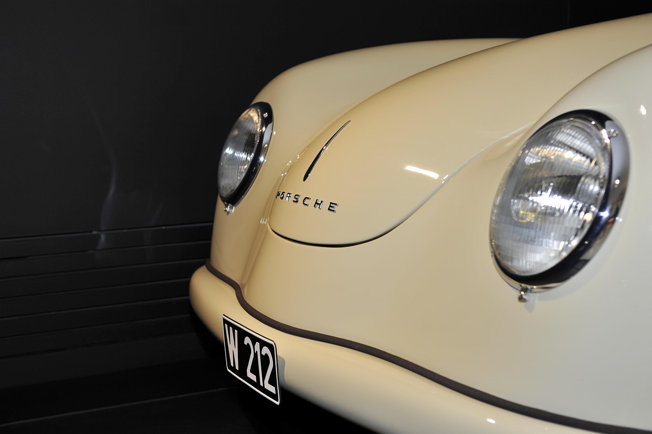découvrez les plus célèbres musées automobiles, leur histoire et les collections uniques de voitures anciennes et modernes à travers le monde.