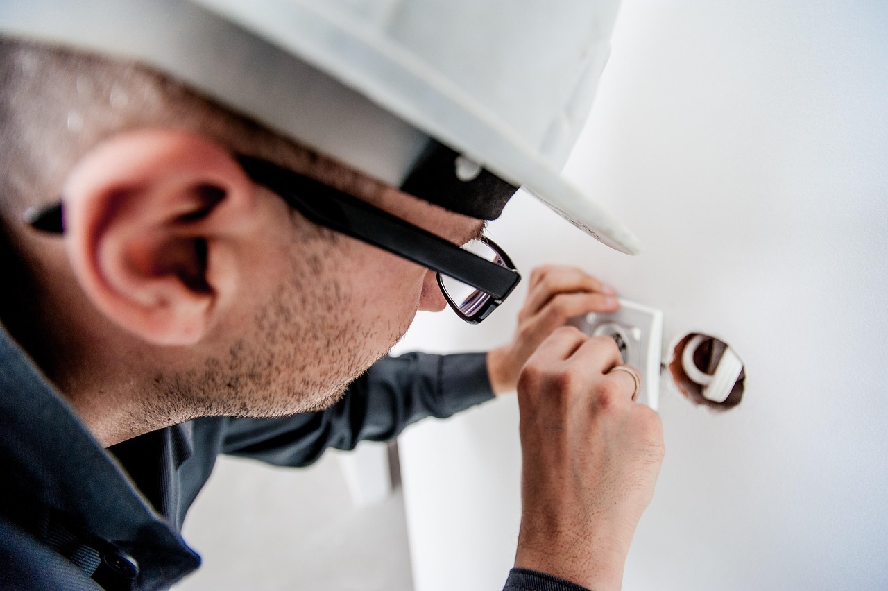 découvrez les erreurs courantes en maintenance, leurs causes et les solutions pour optimiser la gestion et la fiabilité de vos équipements industriels.