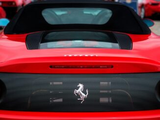 découvrez les marques de voitures emblématiques qui ont marqué l'histoire de l'automobile par leur design, performance et innovation.