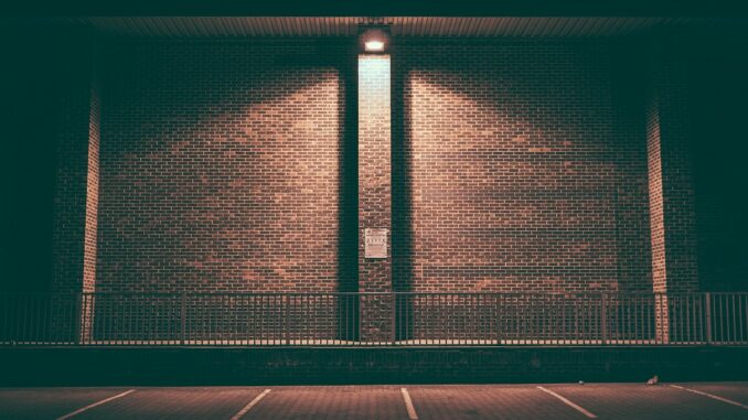 découvrez nos caméras d'assistance au stationnement pour une sécurité optimale et un guidage précis lors de vos manœuvres.