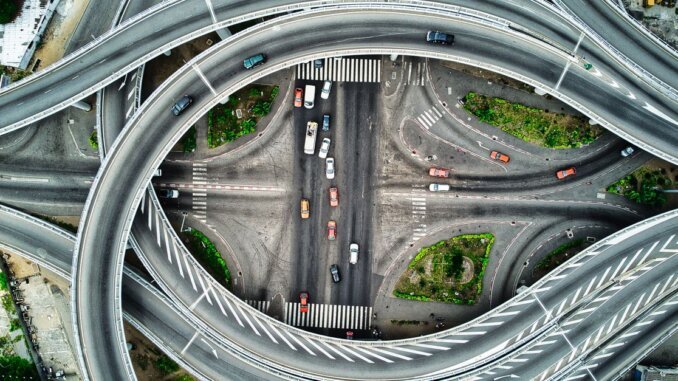 découvrez les technologies de conduite autonome qui révolutionnent la mobilité, offrant sécurité, confort et innovation pour un futur sans conducteur.