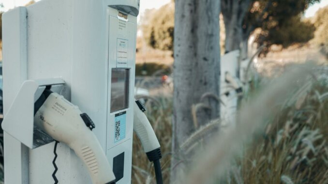 recyclage des batteries de voitures électriques : découvrez comment récupérer et réutiliser les matériaux pour une mobilité durable et écologique.