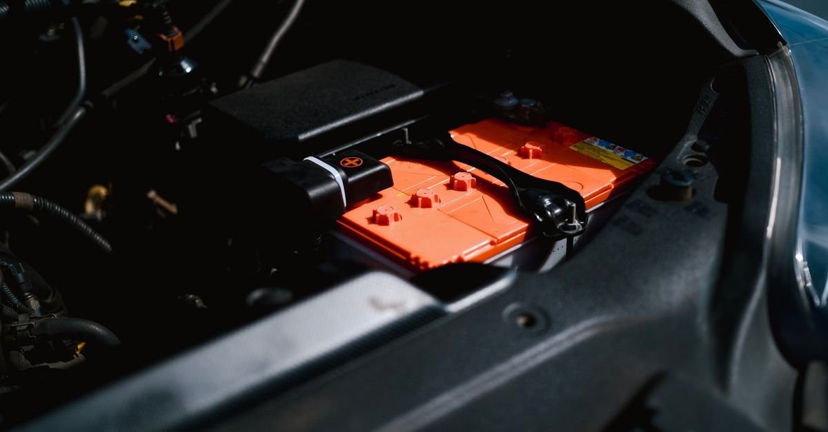 découvrez tout ce qu'il faut savoir sur l'entretien des voitures électriques : conseils pratiques, fréquence de maintenance et astuces pour maximiser la durée de vie de votre véhicule.