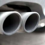 découvrez comment la fin des voitures diesel transforme le paysage automobile, ses impacts environnementaux et les alternatives durables qui s'imposent.