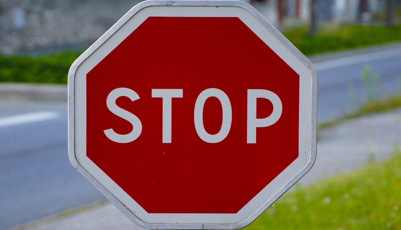découvrez les nouvelles réglementations routières en 2025 pour assurer votre sécurité et conformité. informations essentielles sur les règles de circulation à venir.