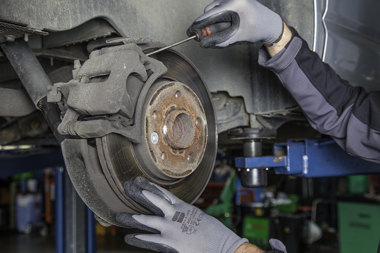 inspection complète de véhicule pour assurer la sécurité et la conformité de votre automobile avant achat ou contrôle technique.